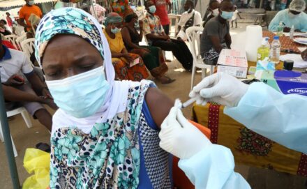 Ribercon - Vacina contra cepa do ebola na África pode demorar até 9 meses